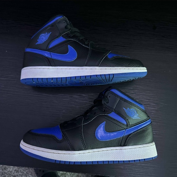 Air Jordan 'Black Hyper Royal'